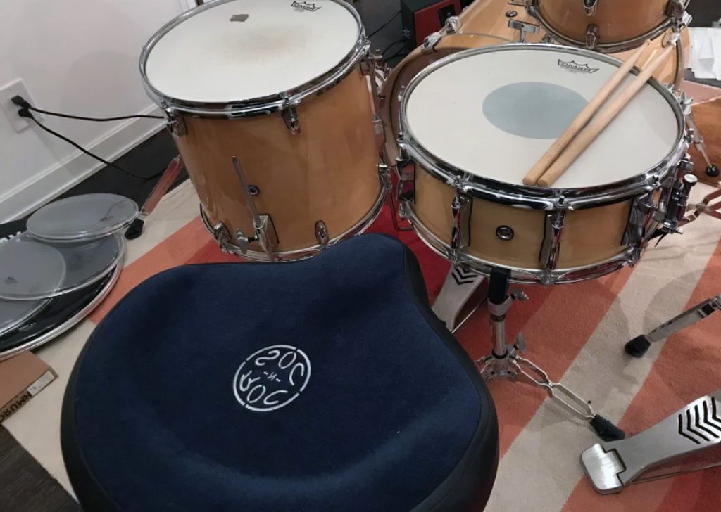 5 Best Drum Thrones Performance, Beginners, Cheap, and Bad Back!